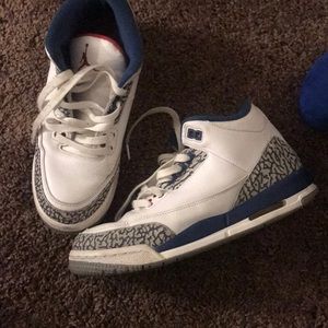 Jordan Shoes - Worn 6 times , size 7 in boys Jordan Shoes - Worn 6 times , size 7 in boys